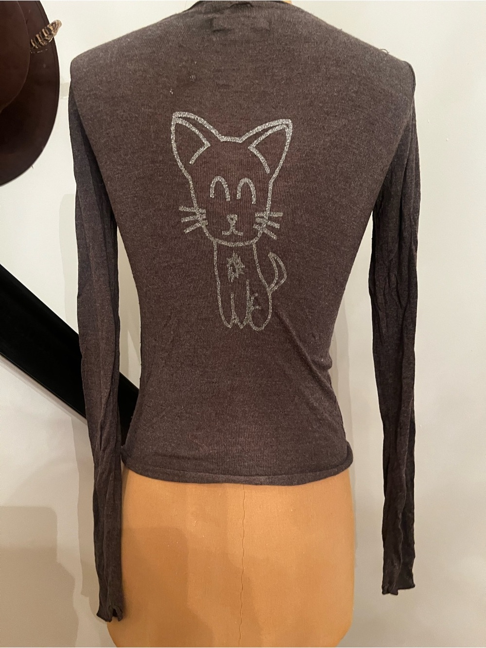 Women’s Cat Graphic Long-Sleeve Shirt - Brown